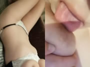 Gadis berdada besar melakukan masturbasi